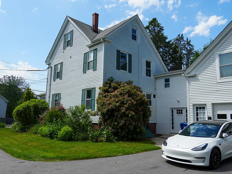 139 Allen Ave — Photo 1