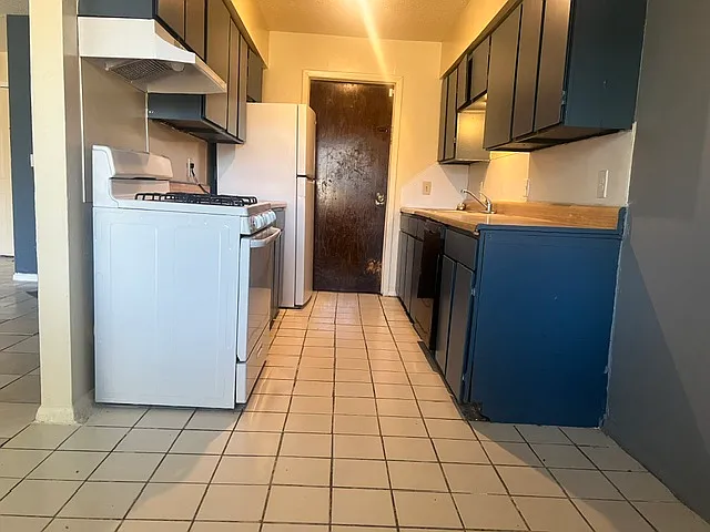 3 bed, 1300 sqft, $1,250 — Photo 2