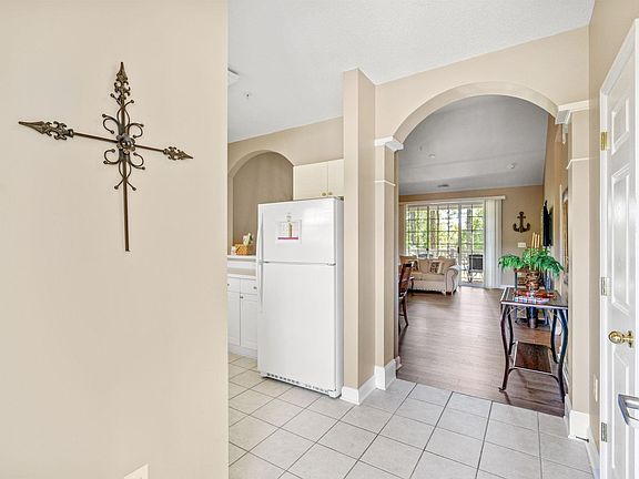 4th image of 5825 Catalina Dr. #1033
