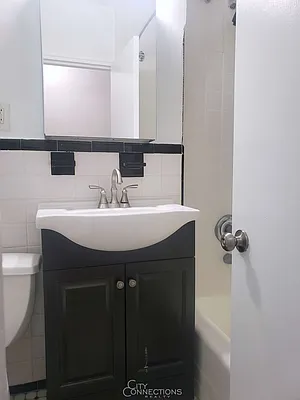 Rented by City Connections Realty | media 14