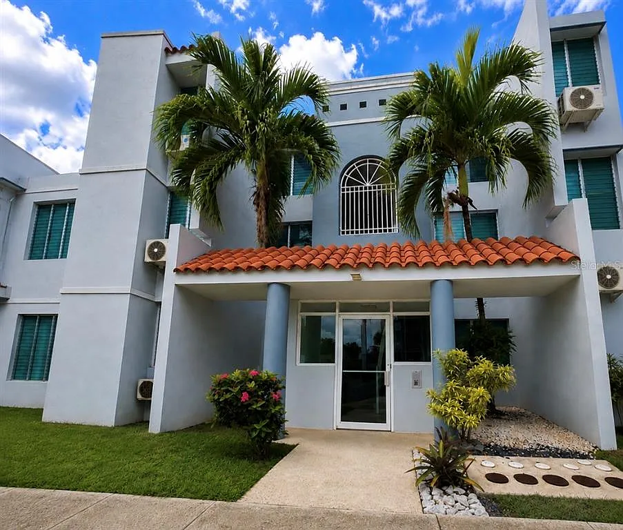 3 bed, 3.0 bath, 1341 sqft, $2,350 — Photo 1