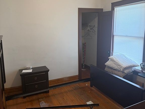 4th image of 10216 S Perry Ave