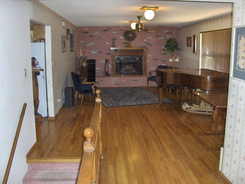 2nd image of 1932 E Elmwood Cir