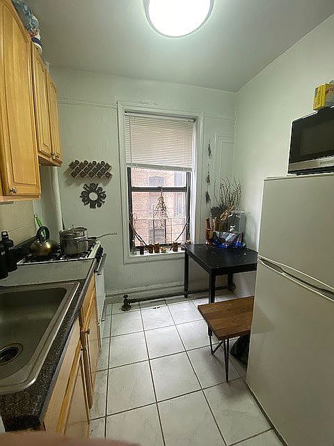 2nd image of 225 Bennett Ave #P