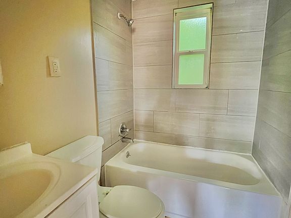 3rd image of 153 Glenridge Pl #D