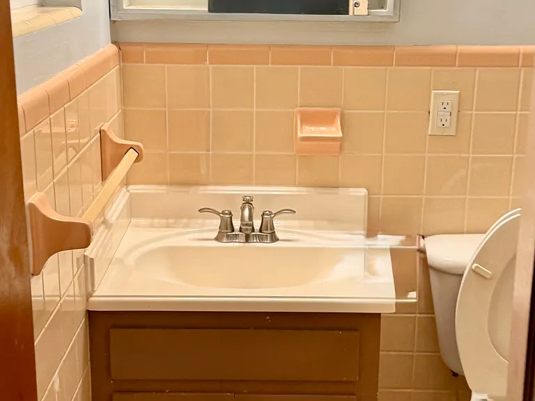 3203 Carleton Cir E — Photo 9