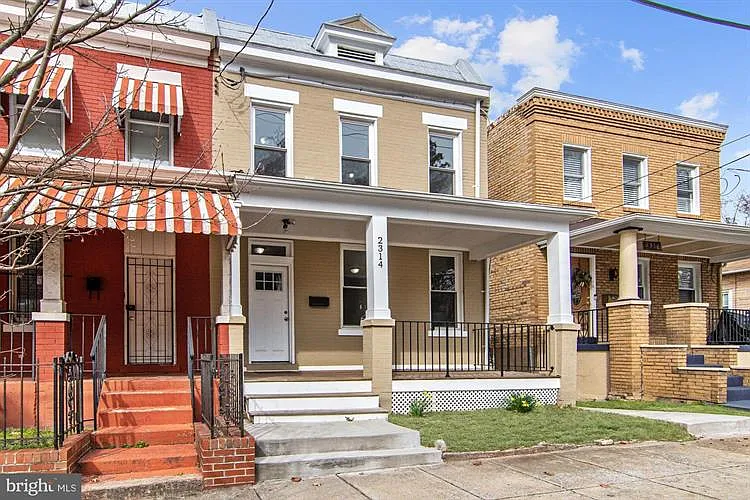 2314 Park Pl SE photo 1