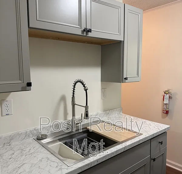 3517 Old Battleground Rd — Photo 5