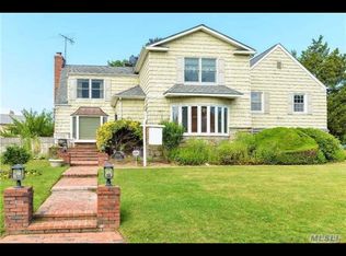 1304 Harbor Rd, Hewlett, NY 11557