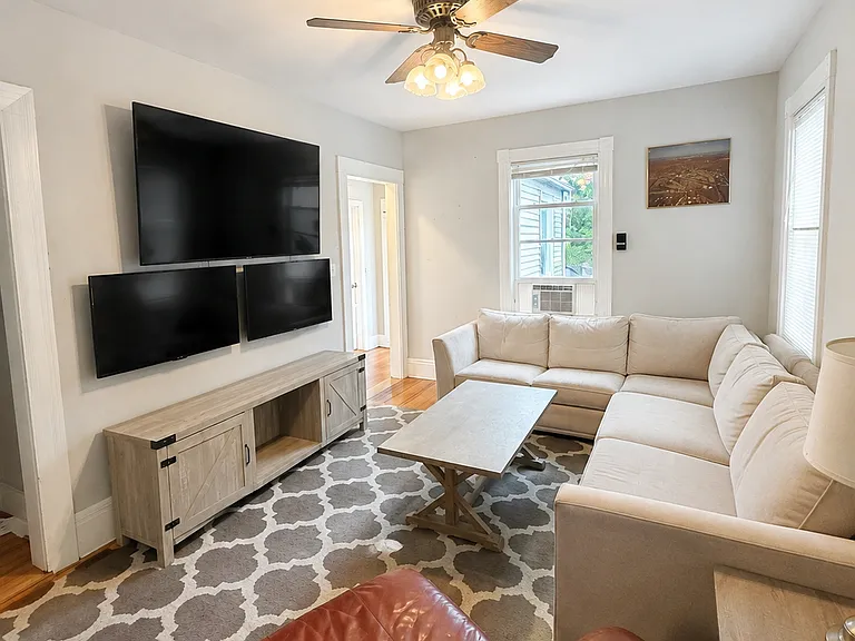 530 E 4th St #2 — Photo 3