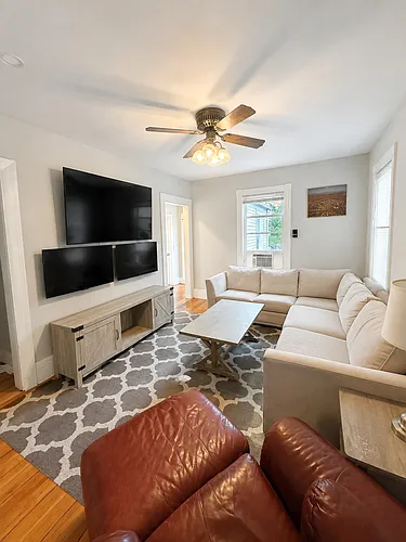 530 E 4th St #3 Photo 1