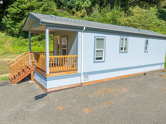 4th image of 1040 Lower Smith River Rd