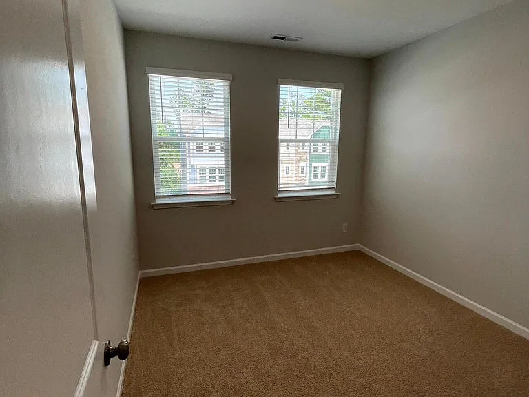 1036 Commack Dr — Photo 44