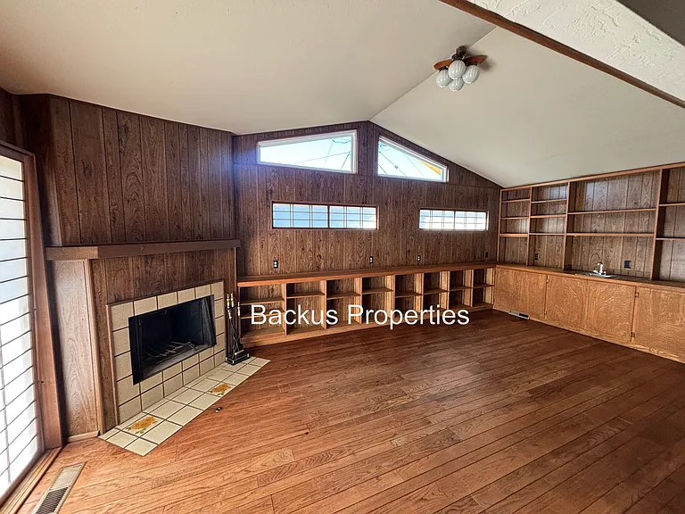 1150 San Diego Dr — Photo 17