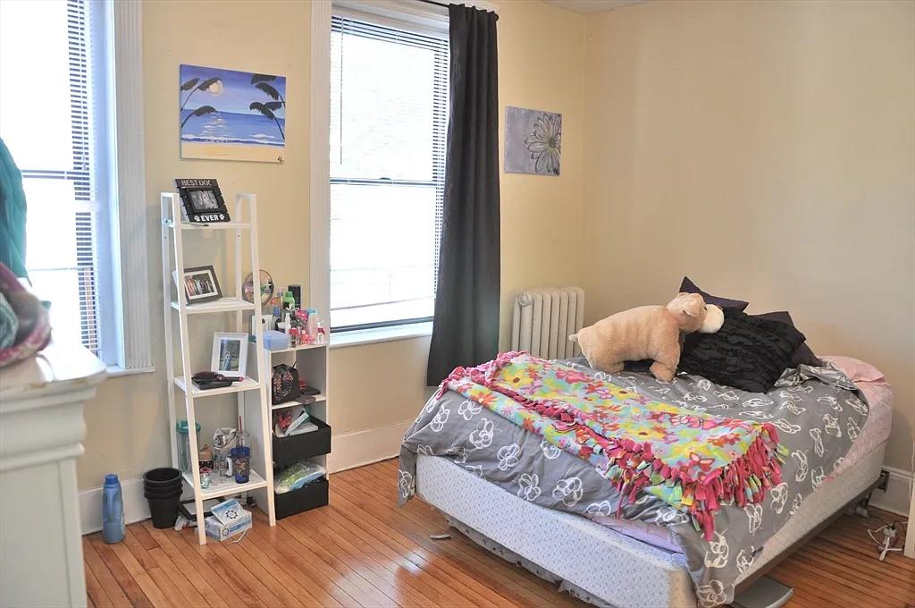 4 bed, 2.0 bath, 1200 sqft, $4,350 — Photo 4