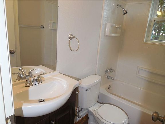 5th image of 2305 Anita Dr