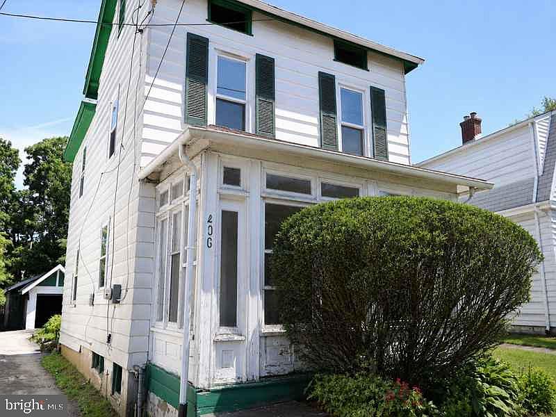 1st image of 420 Cedar St