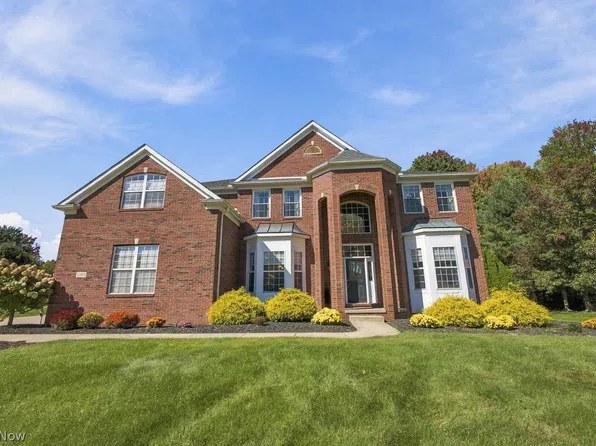 2703 Overlook Dr, Twinsburg, OH 44087