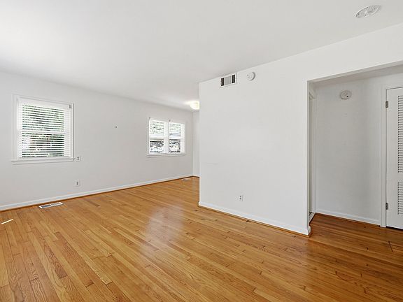 4th image of 438 Barkley Dr