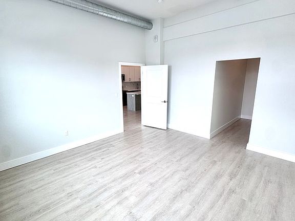 4th image of 207 N Front St #204