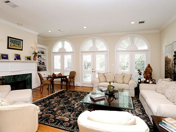 4th image of 2213 Nantucket Dr #B