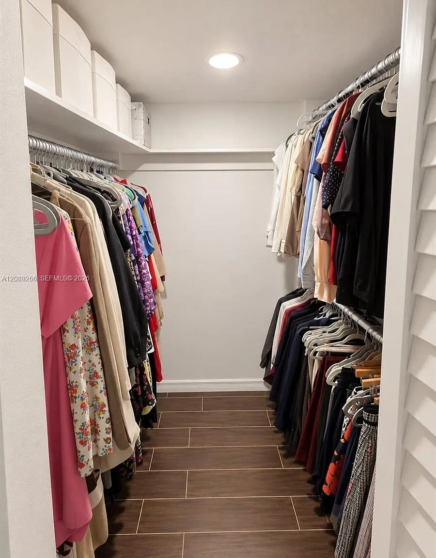Inverwood Condo — Photo 3