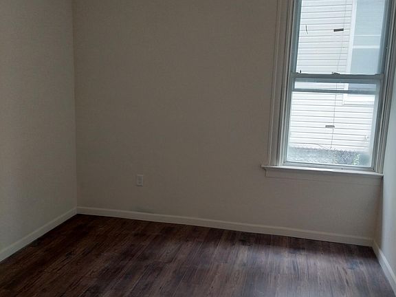 4th image of 325 Warner St #1