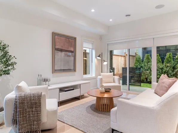 2539 Grant St #1, Vancouver, BC V5K 3G4