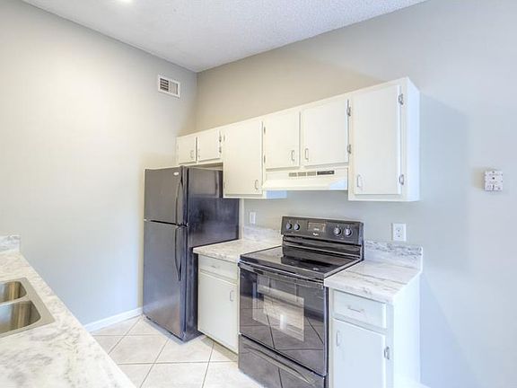 5th image of 3009 N Casselwood St