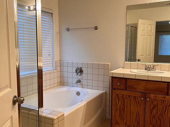5th image of 1003 W Westmont Ct