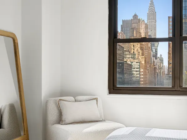 135 East 54th Street image 6 of 9