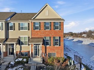 9028 Disbrow St, Huntley, IL 60142