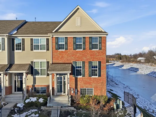 9028 Disbrow St, Huntley, IL 60142