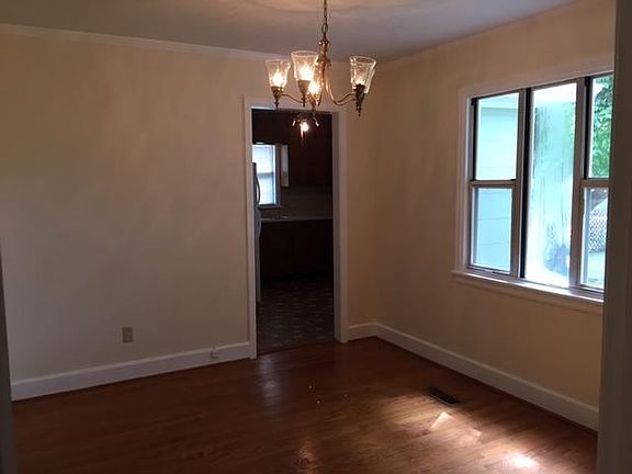 4th image of 303 N Saint Marks Ave