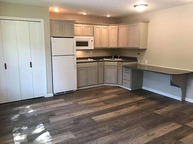 Capitol Apartments — Photo 4