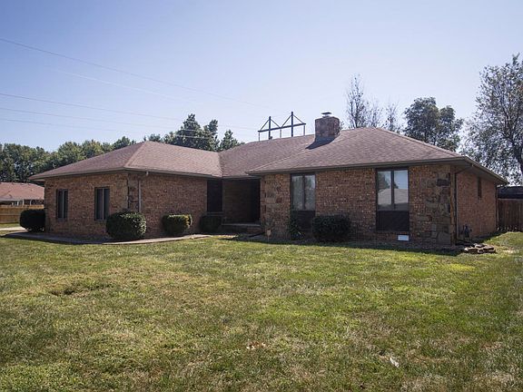 2nd image of 702 W Wasson Dr