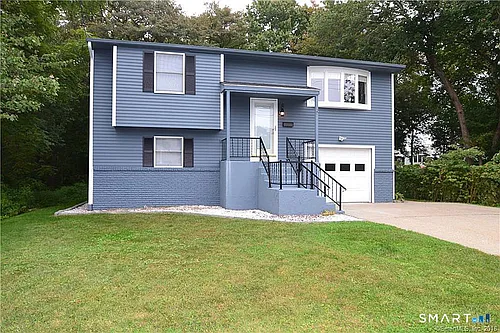 60 Central Blvd Photo 1