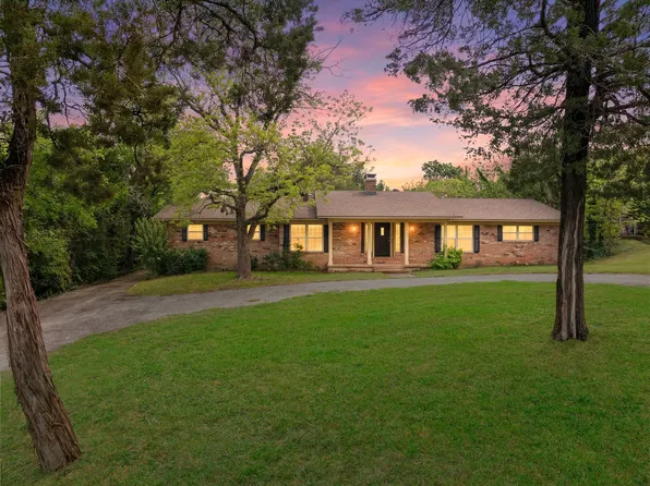 325 Fairway Rd, Woodway, TX 76712