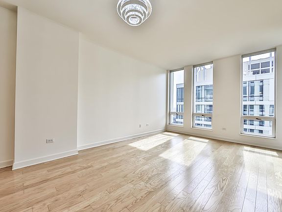4th image of 1401 S Michigan Ave #1311
