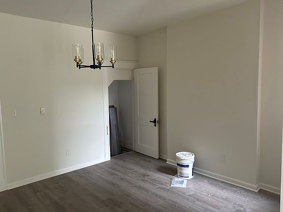 3rd image of 281X Winchester St