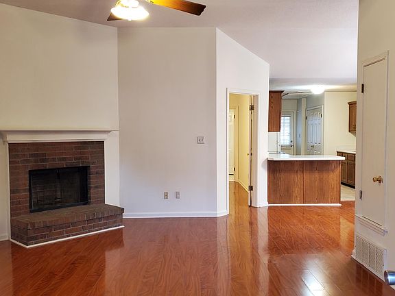 2nd image of 807 Pecan Gardens Cir E