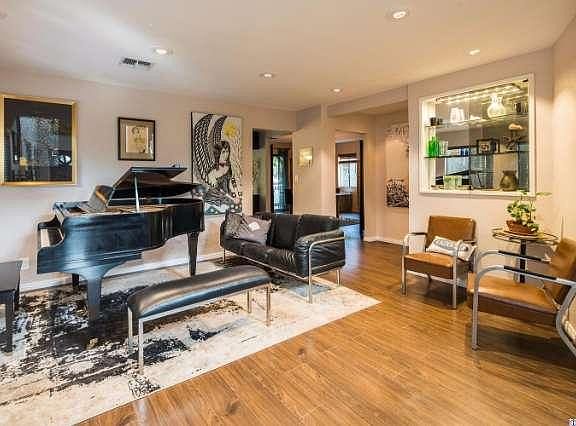 3rd image of 5023 Almaden Dr