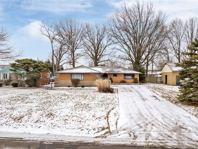 5835 Graydon Dr, Seven Hills, OH, 44131