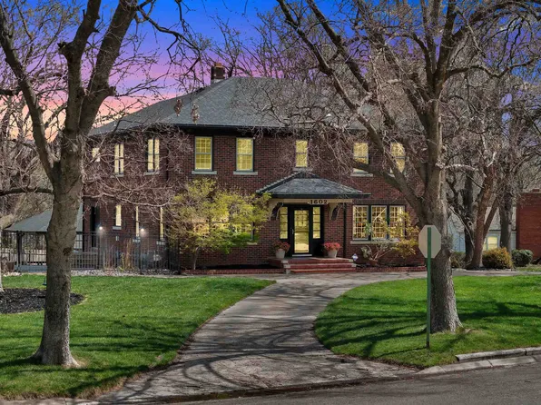 1602 Hillcrest Rd, Newton, KS 67114