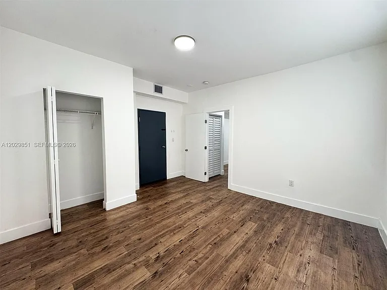 321 SW 9th Ave #4 — Photo 1