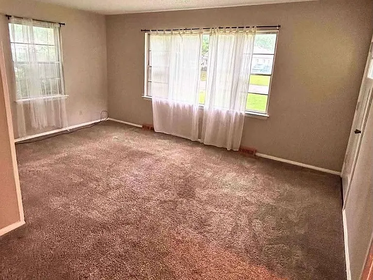2404 SW Plass Ave — Photo 2