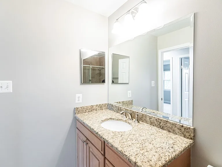 5335 Lake Cove Ct — Photo 22