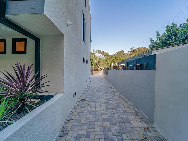2115 Holly Dr — Photo 57