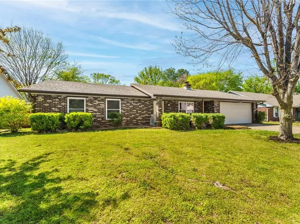 906 N Cardinal Dr, Rogers, AR 72756