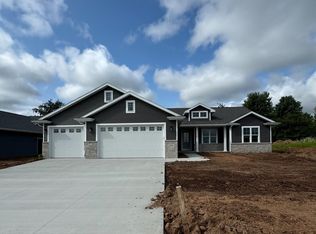 2561 S Stellita Cir, De Pere, WI 54115